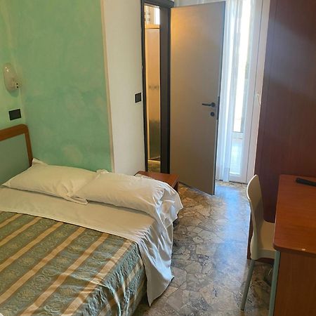 Hotel Vernel Rimini Dış mekan fotoğraf